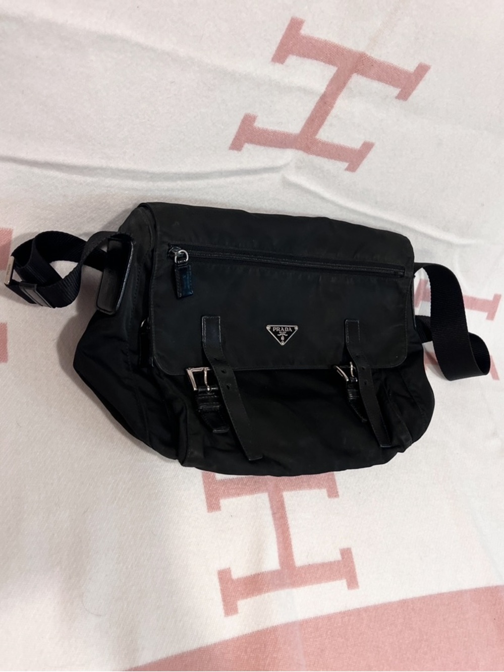 Prada✌🏻Black Nylon Messenger Bag! Offers welcome! - Picture 3 of 15